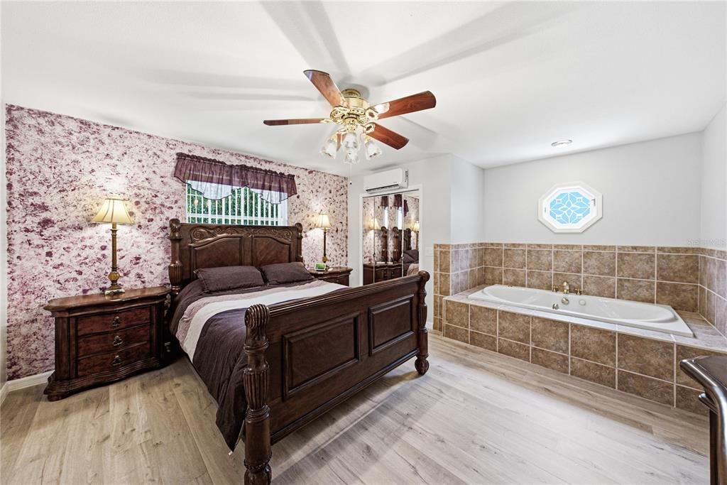 For Sale: $420,000 (5 beds, 4 baths, 3676 Square Feet)