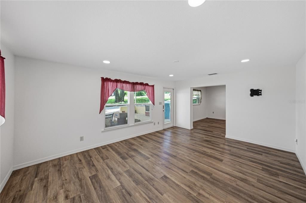 For Sale: $420,000 (5 beds, 4 baths, 3676 Square Feet)