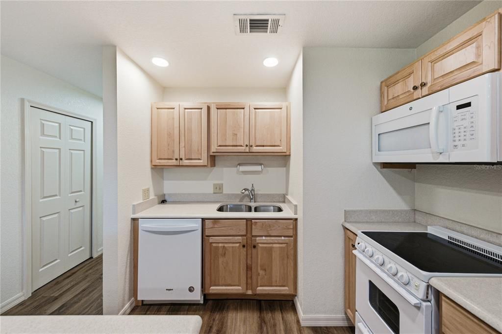 For Sale: $420,000 (5 beds, 4 baths, 3676 Square Feet)