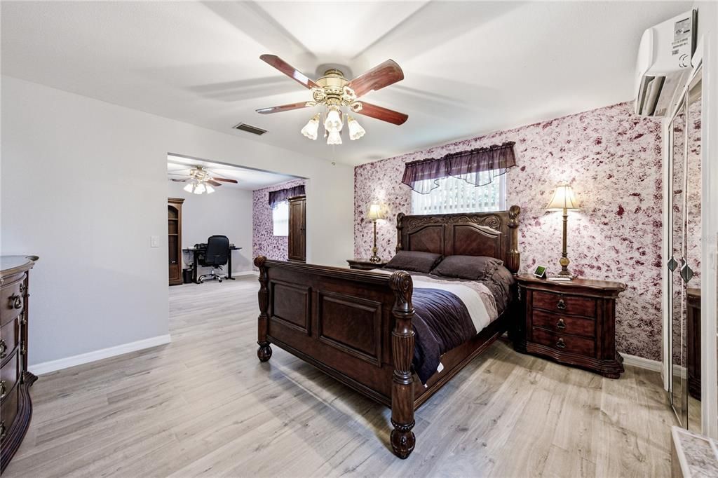 For Sale: $420,000 (5 beds, 4 baths, 3676 Square Feet)