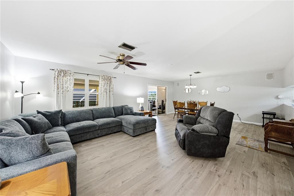 For Sale: $420,000 (5 beds, 4 baths, 3676 Square Feet)