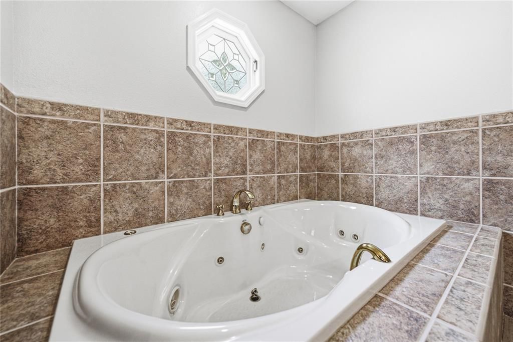 For Sale: $420,000 (5 beds, 4 baths, 3676 Square Feet)