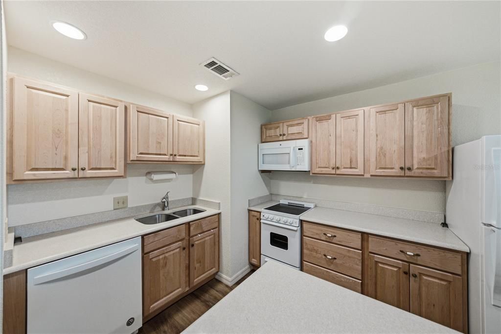 For Sale: $420,000 (5 beds, 4 baths, 3676 Square Feet)