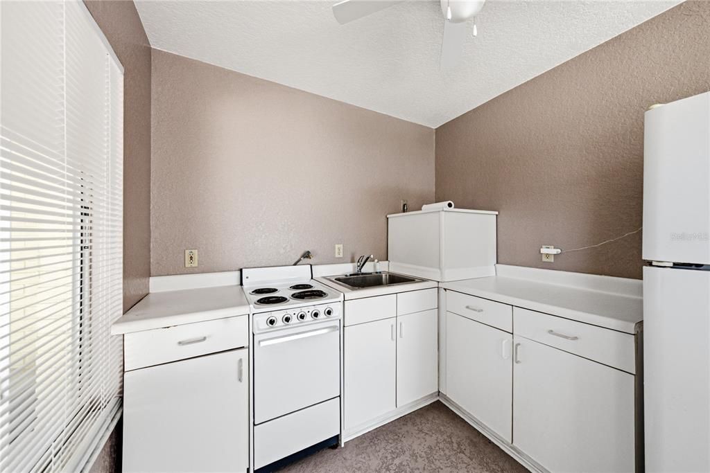 For Sale: $420,000 (5 beds, 4 baths, 3676 Square Feet)
