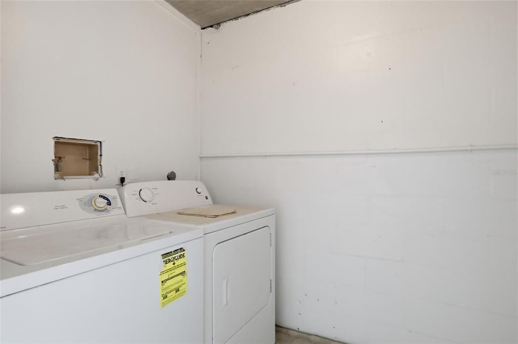 For Sale: $550,000 (3 beds, 2 baths, 2306 Square Feet)