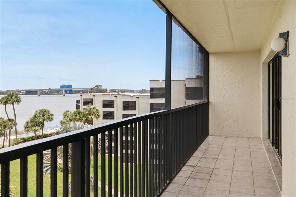 For Sale: $550,000 (3 beds, 2 baths, 2306 Square Feet)