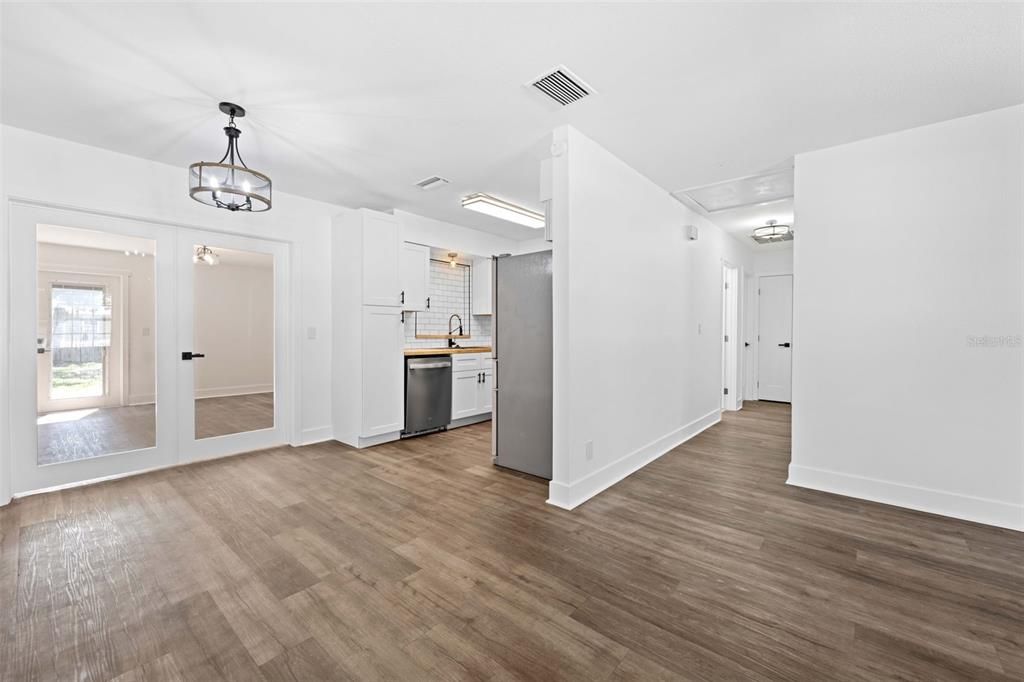 На продажу: $449,999 (4 спален, 2 ванн, 1732 Квадратных фут)