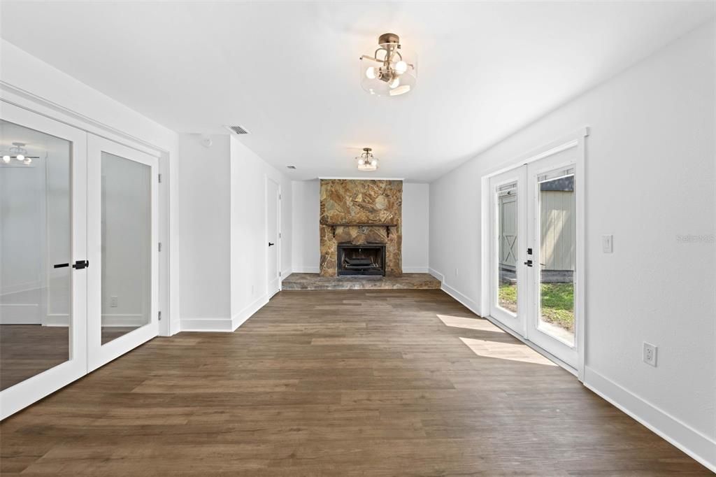 На продажу: $449,999 (4 спален, 2 ванн, 1732 Квадратных фут)