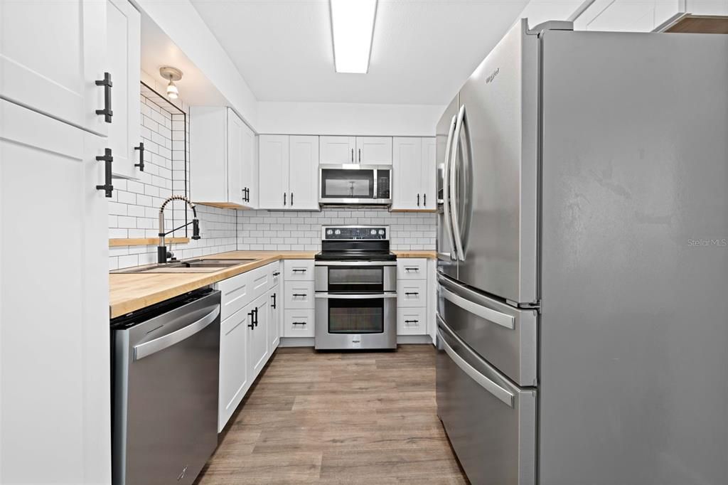 На продажу: $449,999 (4 спален, 2 ванн, 1732 Квадратных фут)