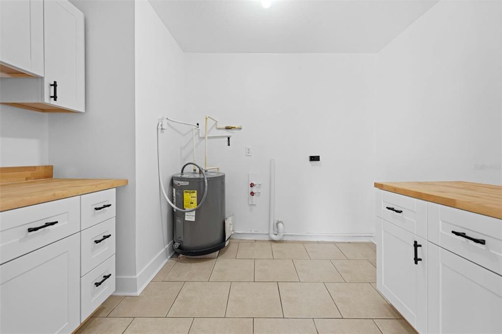 На продажу: $449,999 (4 спален, 2 ванн, 1732 Квадратных фут)