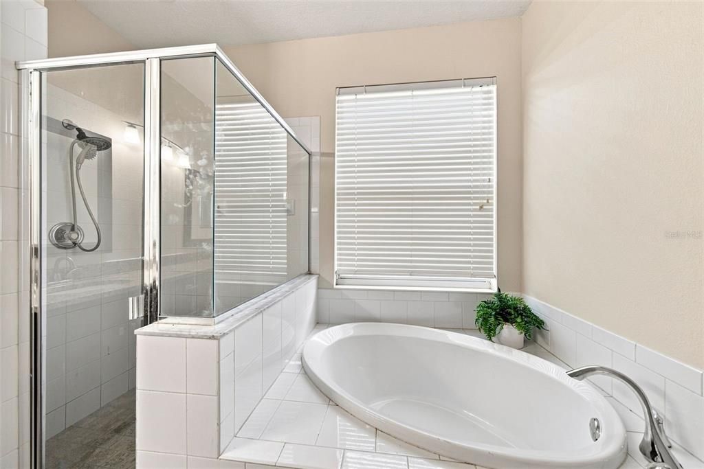 For Sale: $550,000 (3 beds, 3 baths, 2361 Square Feet)