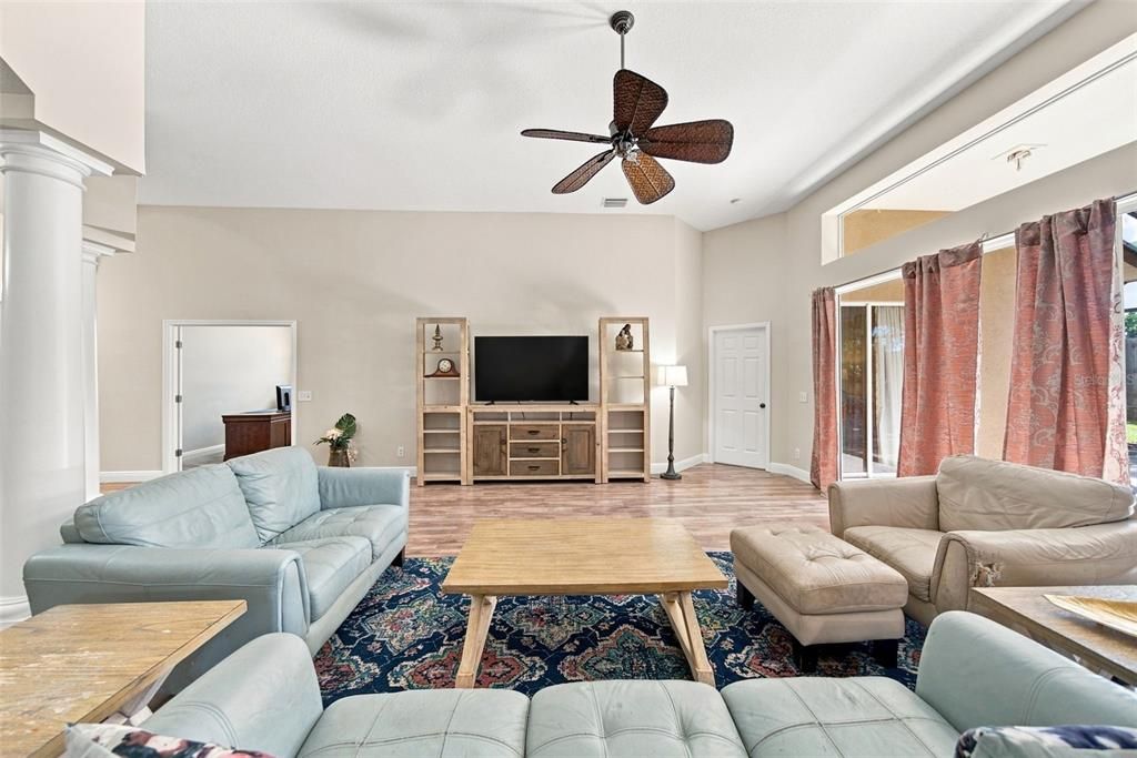 For Sale: $550,000 (3 beds, 3 baths, 2361 Square Feet)