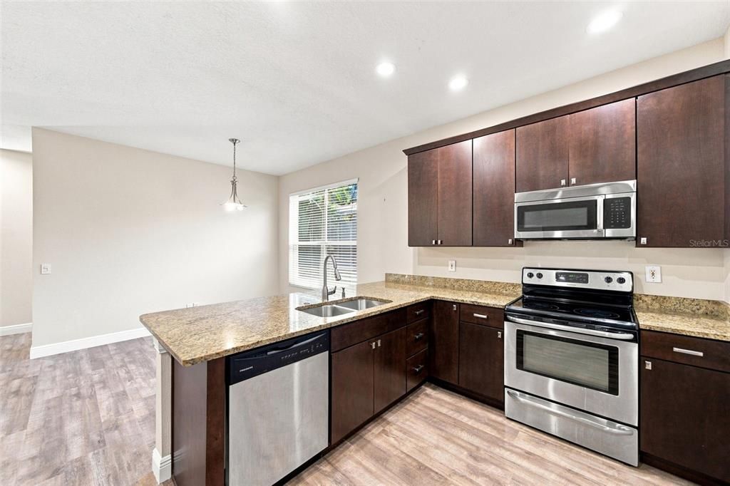 For Sale: $550,000 (3 beds, 3 baths, 2361 Square Feet)