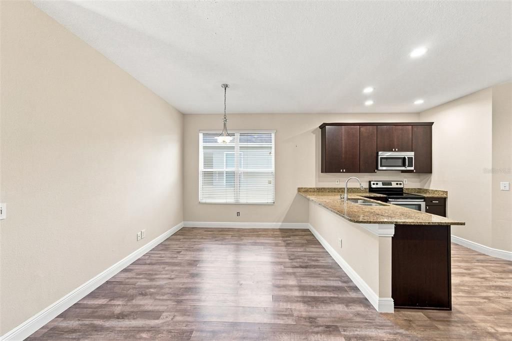 For Sale: $550,000 (3 beds, 3 baths, 2361 Square Feet)