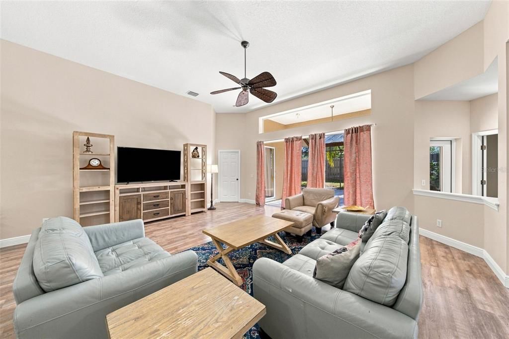 For Sale: $550,000 (3 beds, 3 baths, 2361 Square Feet)