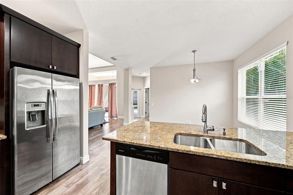 For Sale: $550,000 (3 beds, 3 baths, 2361 Square Feet)