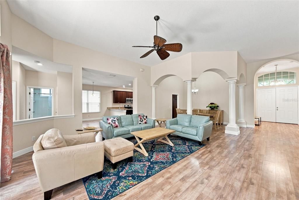 For Sale: $550,000 (3 beds, 3 baths, 2361 Square Feet)