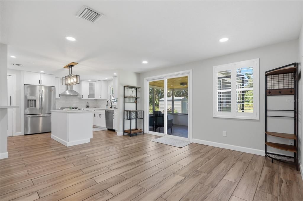 For Sale: $459,900 (2 beds, 2 baths, 1196 Square Feet)