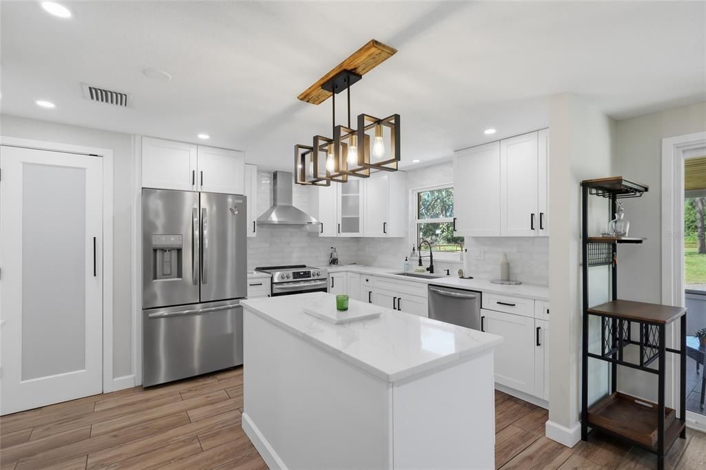For Sale: $459,900 (2 beds, 2 baths, 1196 Square Feet)