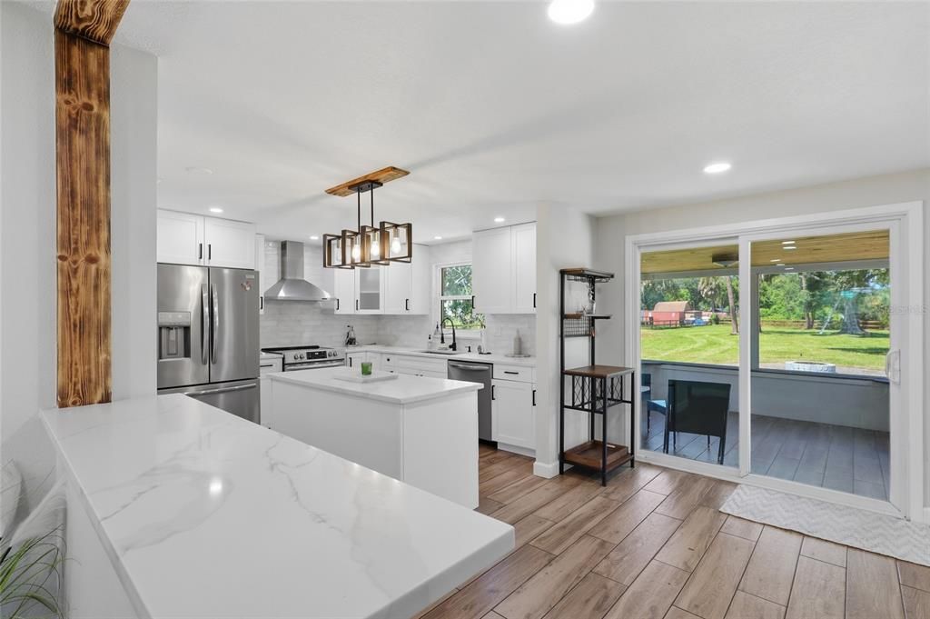 For Sale: $459,900 (2 beds, 2 baths, 1196 Square Feet)
