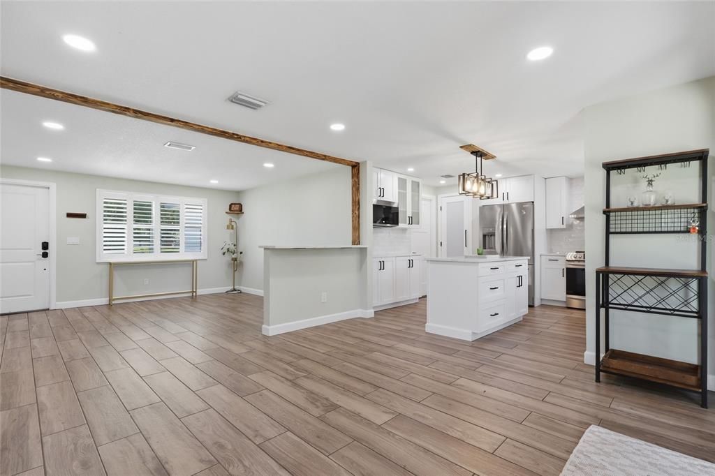 For Sale: $459,900 (2 beds, 2 baths, 1196 Square Feet)