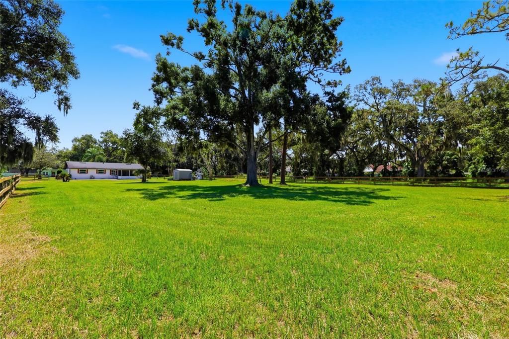 For Sale: $459,900 (2 beds, 2 baths, 1196 Square Feet)