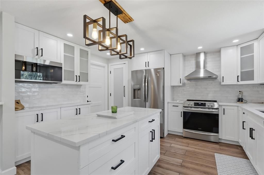 For Sale: $459,900 (2 beds, 2 baths, 1196 Square Feet)