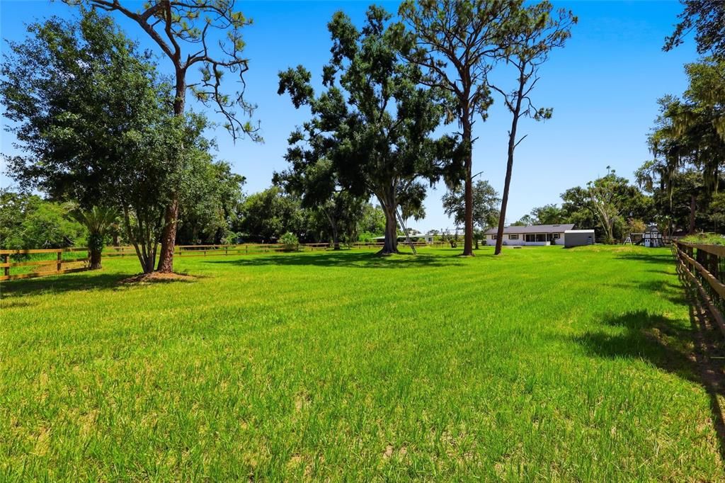 For Sale: $459,900 (2 beds, 2 baths, 1196 Square Feet)