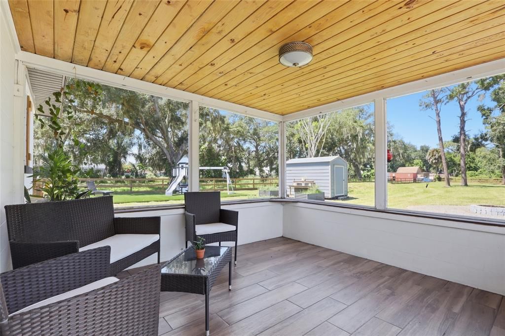 For Sale: $459,900 (2 beds, 2 baths, 1196 Square Feet)