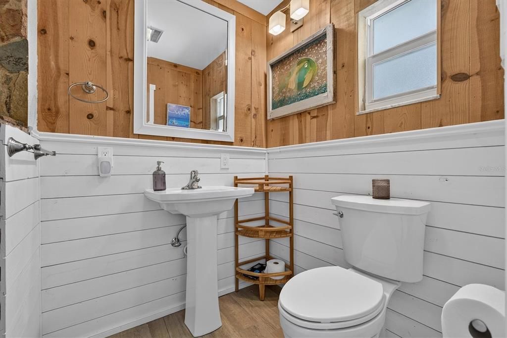 For Sale: $559,900 (2 beds, 2 baths, 1350 Square Feet)