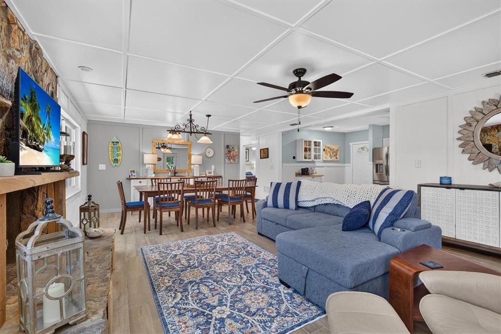 For Sale: $559,900 (2 beds, 2 baths, 1350 Square Feet)