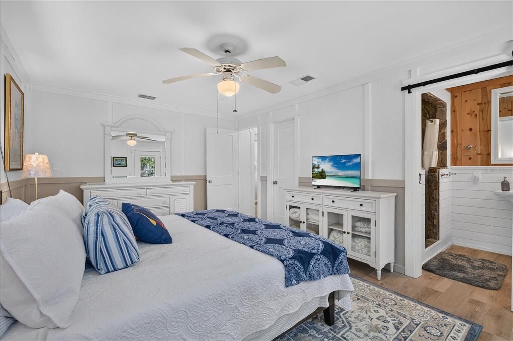 For Sale: $559,900 (2 beds, 2 baths, 1350 Square Feet)
