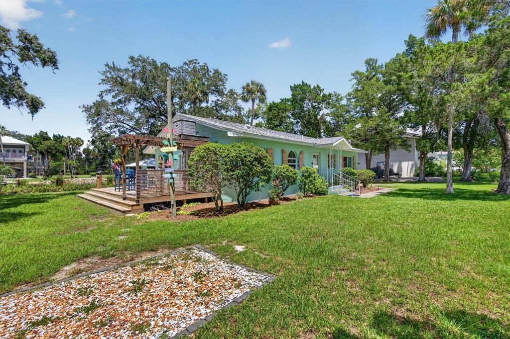 For Sale: $559,900 (2 beds, 2 baths, 1350 Square Feet)