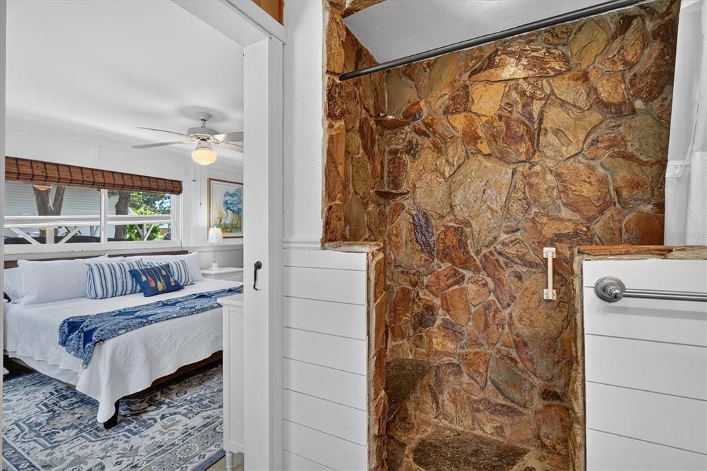 For Sale: $559,900 (2 beds, 2 baths, 1350 Square Feet)