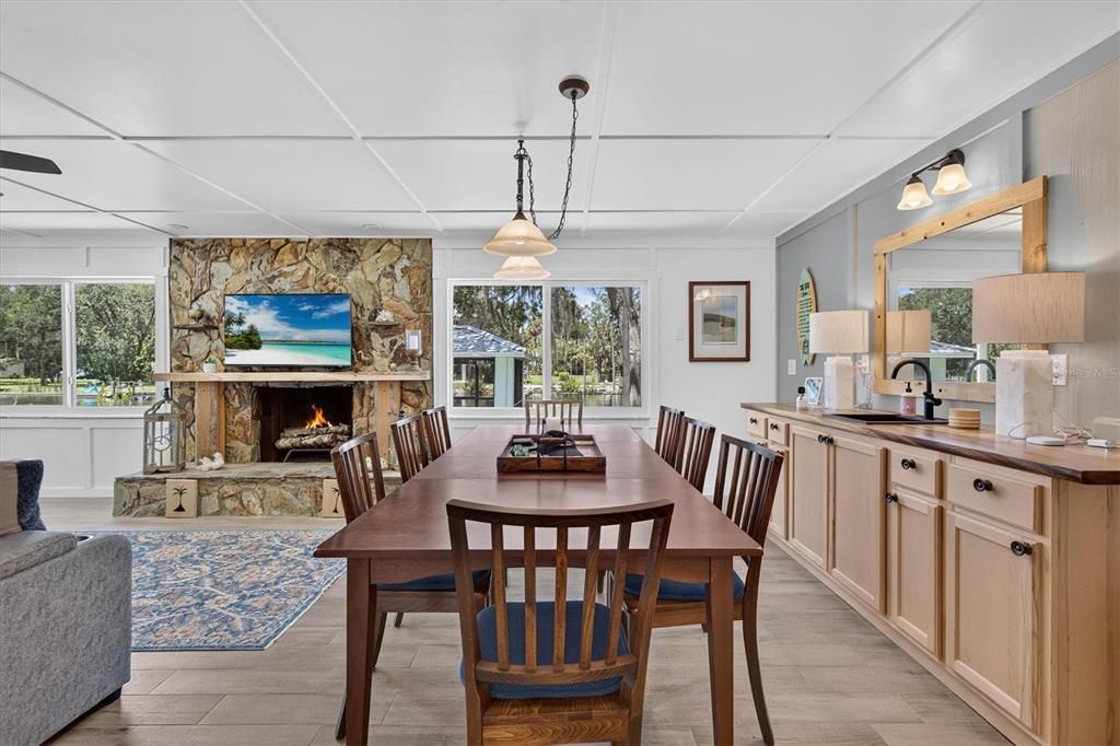 For Sale: $559,900 (2 beds, 2 baths, 1350 Square Feet)