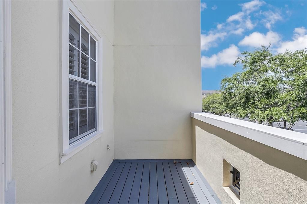 For Rent: $4,950 (3 beds, 3 baths, 1895 Square Feet)