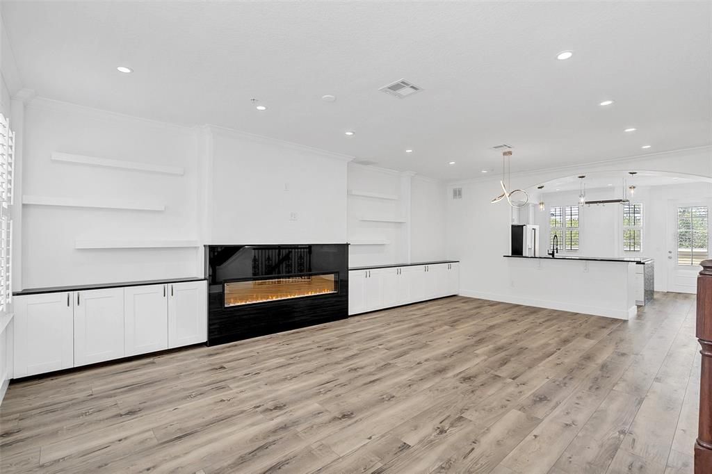 For Rent: $4,950 (3 beds, 3 baths, 1895 Square Feet)