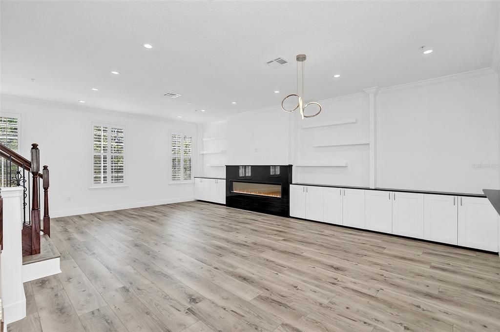 For Rent: $4,950 (3 beds, 3 baths, 1895 Square Feet)