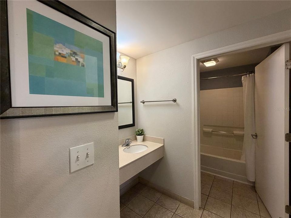 For Sale: $129,000 (1 beds, 1 baths, 542 Square Feet)