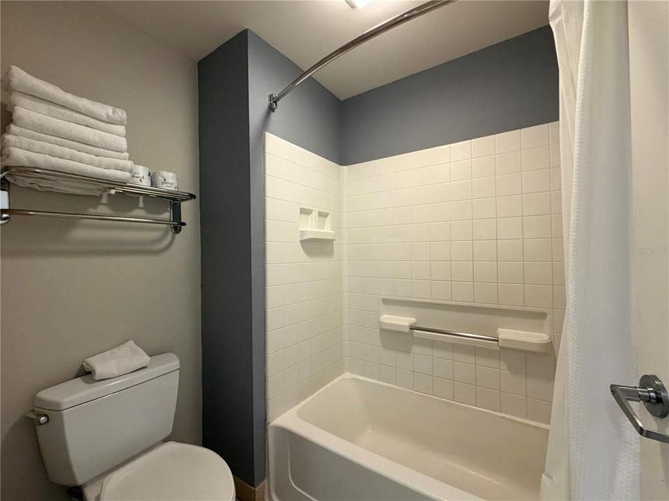 For Sale: $129,000 (1 beds, 1 baths, 542 Square Feet)