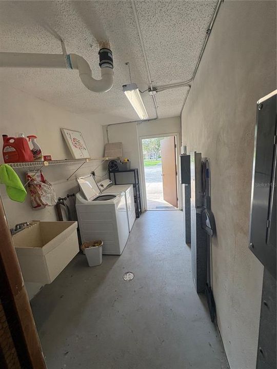 For Sale: $85,000 (1 beds, 1 baths, 647 Square Feet)