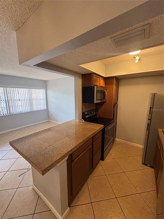 For Sale: $85,000 (1 beds, 1 baths, 647 Square Feet)