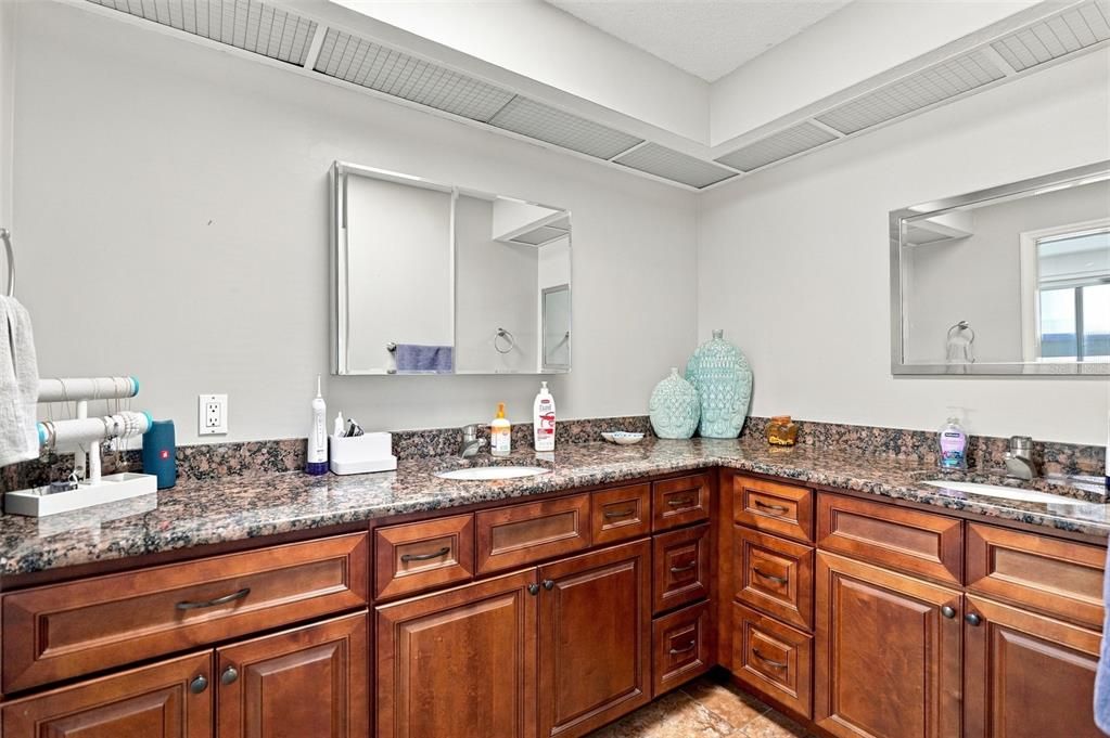En Venta: $335,000 (2 camas, 2 baños, 1612 Pies cuadrados)