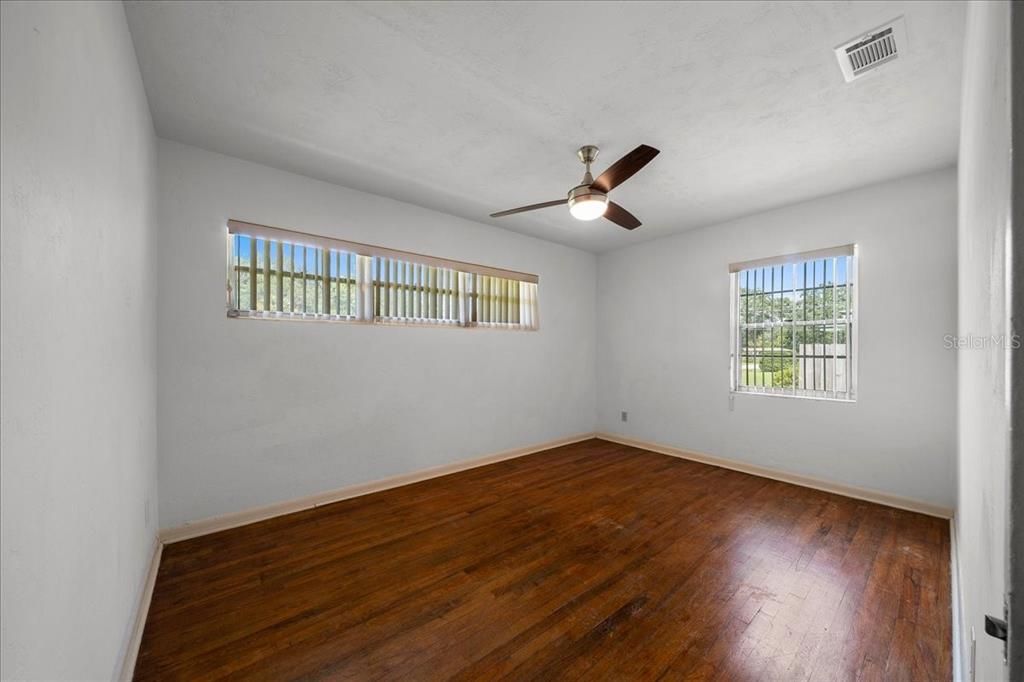 For Sale: $239,900 (4 beds, 2 baths, 1399 Square Feet)