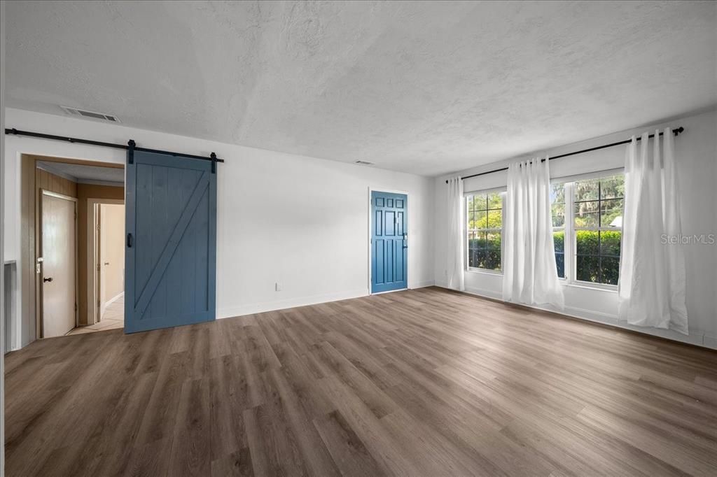 For Sale: $239,900 (4 beds, 2 baths, 1399 Square Feet)