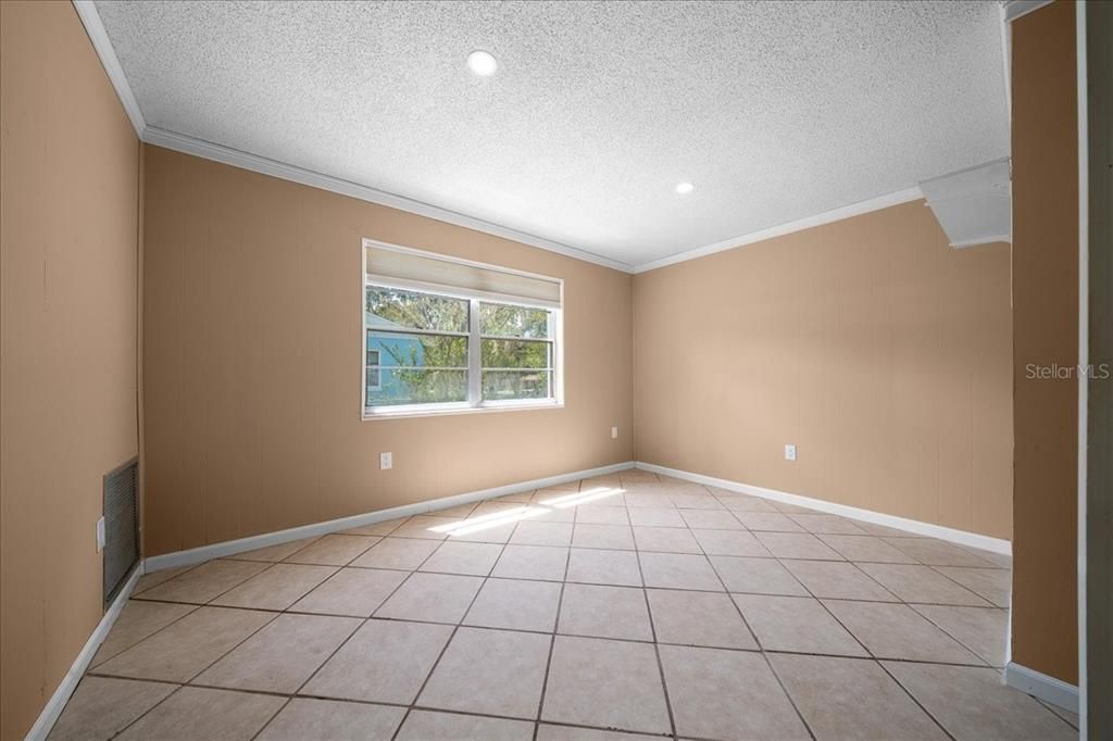 For Sale: $239,900 (4 beds, 2 baths, 1399 Square Feet)