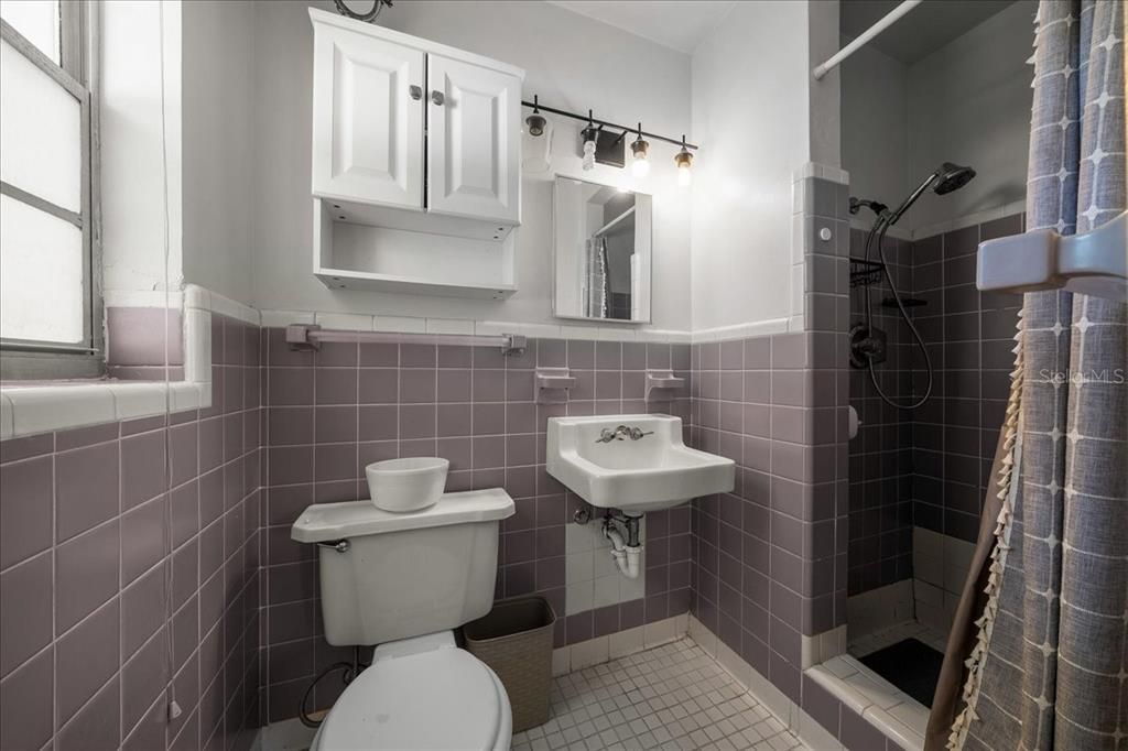 For Sale: $239,900 (4 beds, 2 baths, 1399 Square Feet)