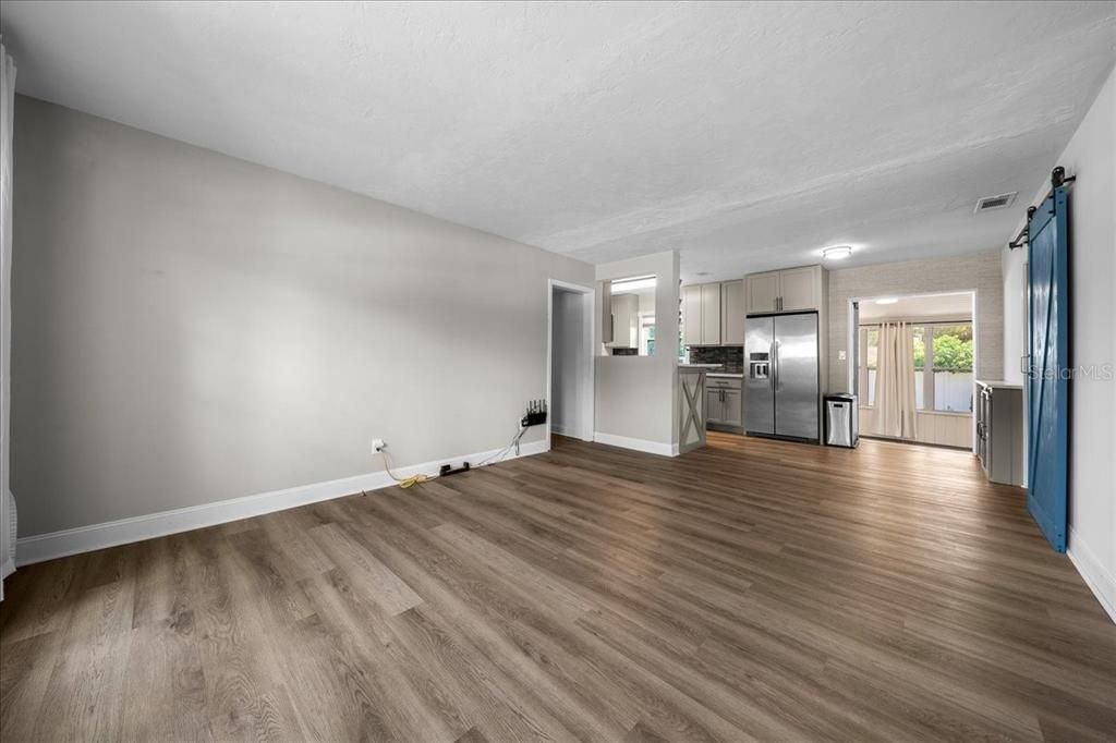 For Sale: $239,900 (4 beds, 2 baths, 1399 Square Feet)