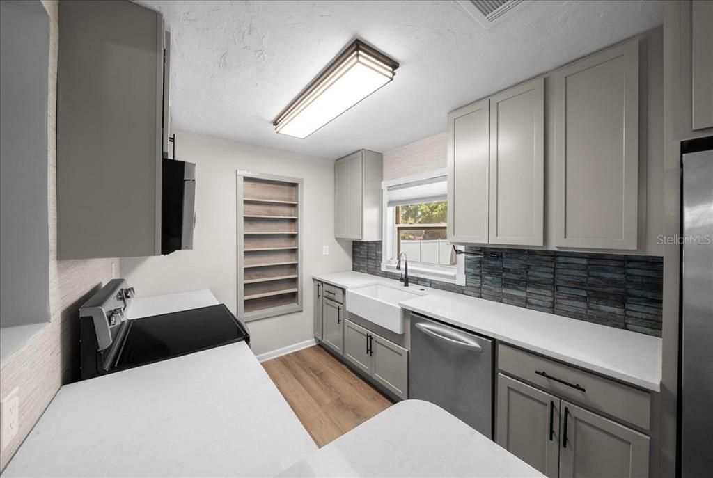 For Sale: $239,900 (4 beds, 2 baths, 1399 Square Feet)