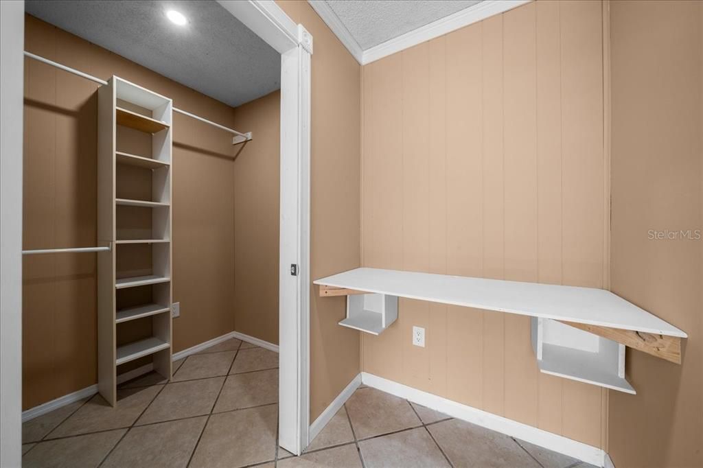 For Sale: $239,900 (4 beds, 2 baths, 1399 Square Feet)